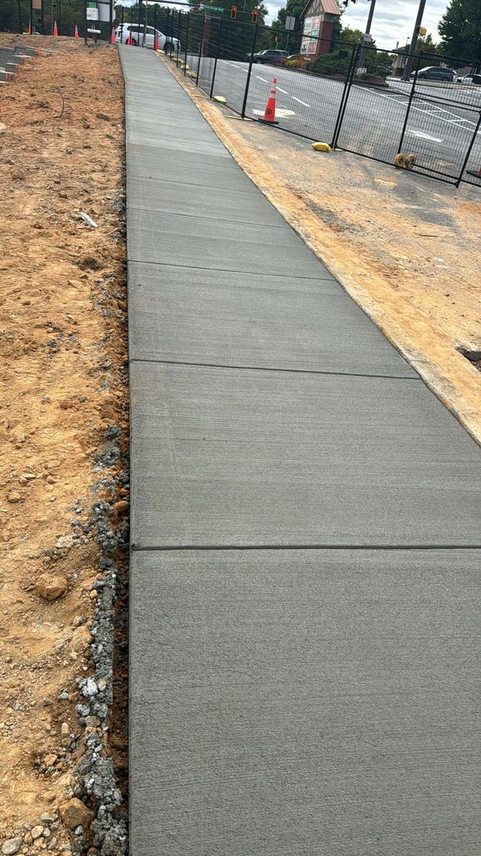 Otro proyecto terminado: Detalle de acabado escobillado en banqueta nueva